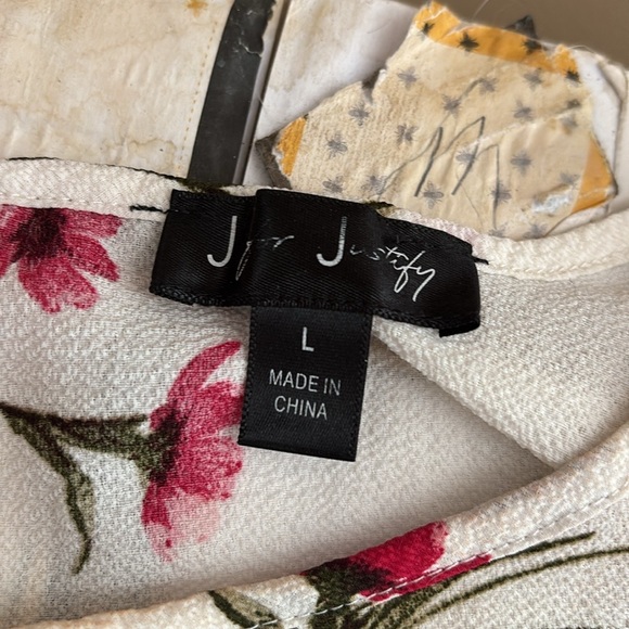 J for justify floral blouse - Picture 2 of 3